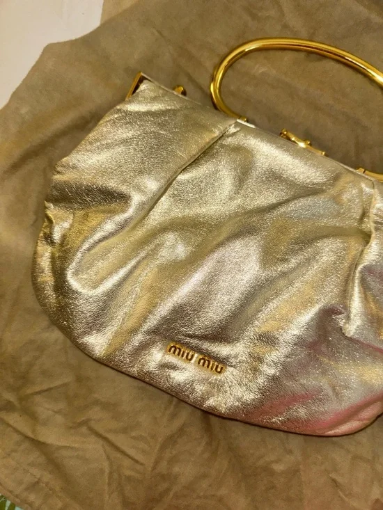 Miu Miu gold calfskin handbag with gold hardware - Picture 2 of 12